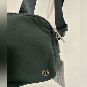 Lululemon Everywhere Belt Bag, Large, Forest Green NWT